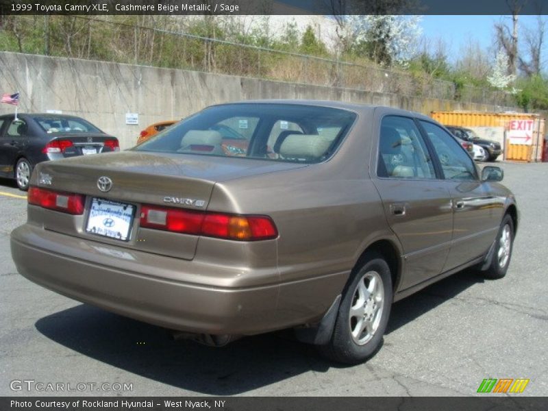 Cashmere Beige Metallic / Sage 1999 Toyota Camry XLE