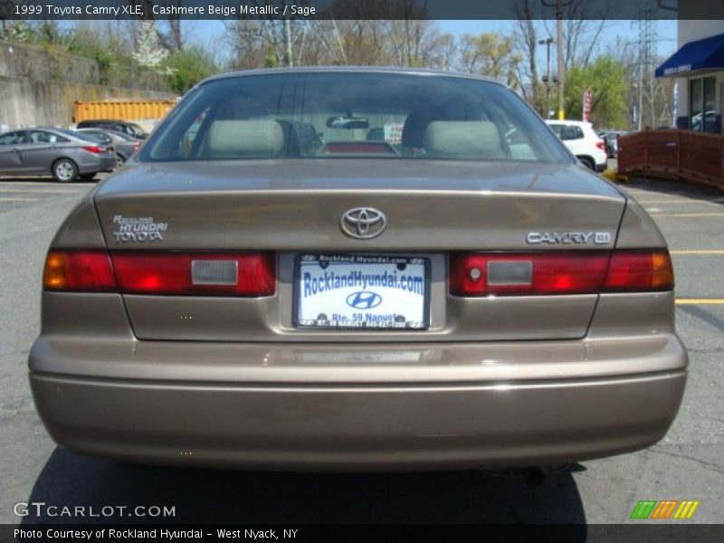 Cashmere Beige Metallic / Sage 1999 Toyota Camry XLE