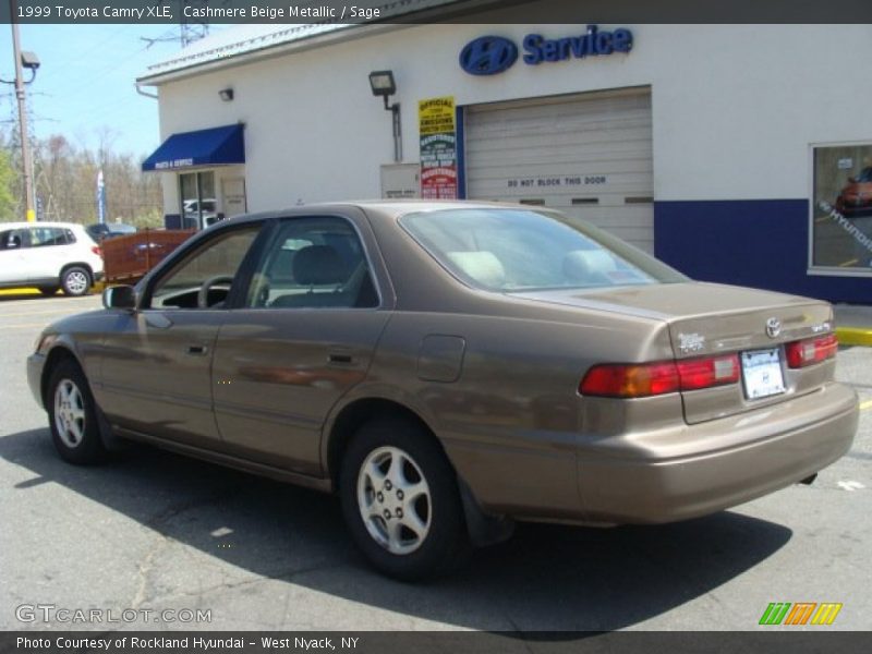 Cashmere Beige Metallic / Sage 1999 Toyota Camry XLE