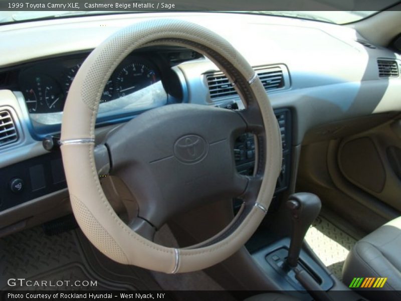 Cashmere Beige Metallic / Sage 1999 Toyota Camry XLE