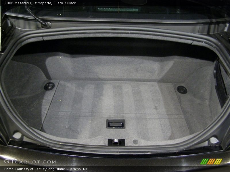 Black / Black 2006 Maserati Quattroporte