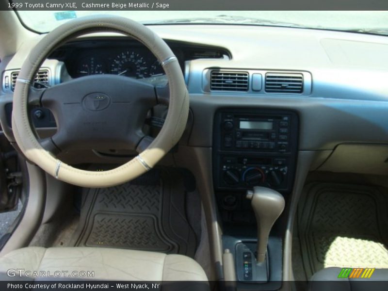 Cashmere Beige Metallic / Sage 1999 Toyota Camry XLE