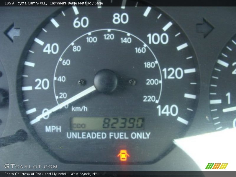 Cashmere Beige Metallic / Sage 1999 Toyota Camry XLE