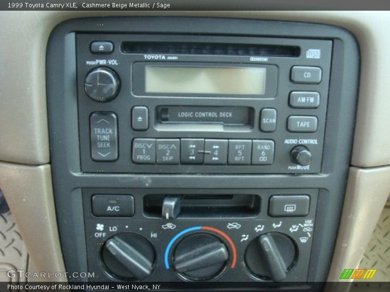 Cashmere Beige Metallic / Sage 1999 Toyota Camry XLE