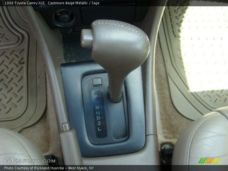 Cashmere Beige Metallic / Sage 1999 Toyota Camry XLE