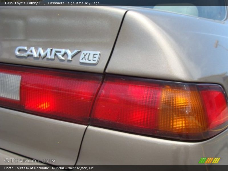 Cashmere Beige Metallic / Sage 1999 Toyota Camry XLE