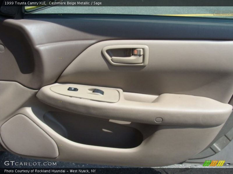 Cashmere Beige Metallic / Sage 1999 Toyota Camry XLE