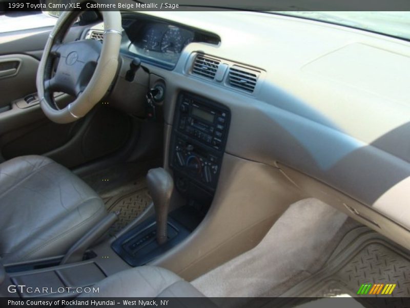 Cashmere Beige Metallic / Sage 1999 Toyota Camry XLE