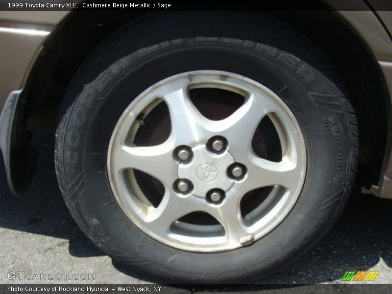 Cashmere Beige Metallic / Sage 1999 Toyota Camry XLE