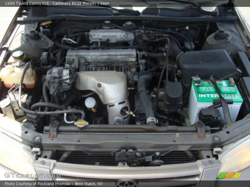 Cashmere Beige Metallic / Sage 1999 Toyota Camry XLE