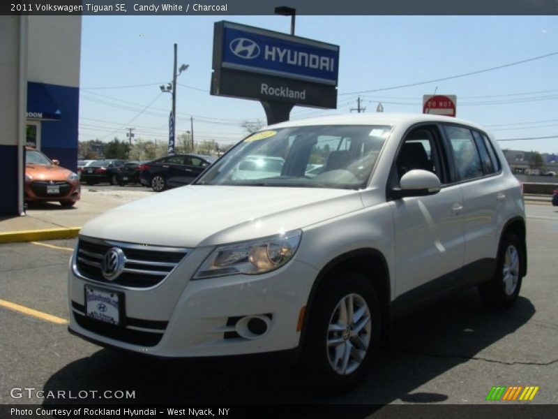 Candy White / Charcoal 2011 Volkswagen Tiguan SE