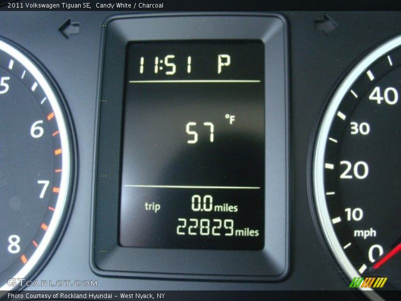 Candy White / Charcoal 2011 Volkswagen Tiguan SE