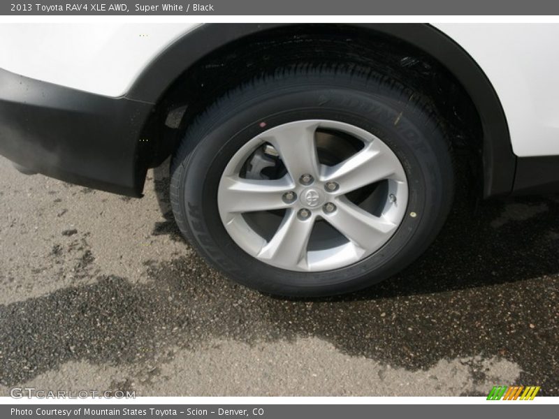 Super White / Black 2013 Toyota RAV4 XLE AWD