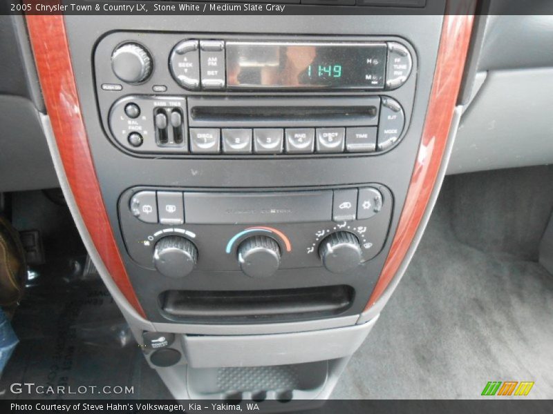 Controls of 2005 Town & Country LX