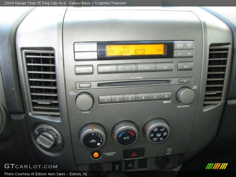 Galaxy Black / Graphite/Titanium 2004 Nissan Titan SE King Cab 4x4