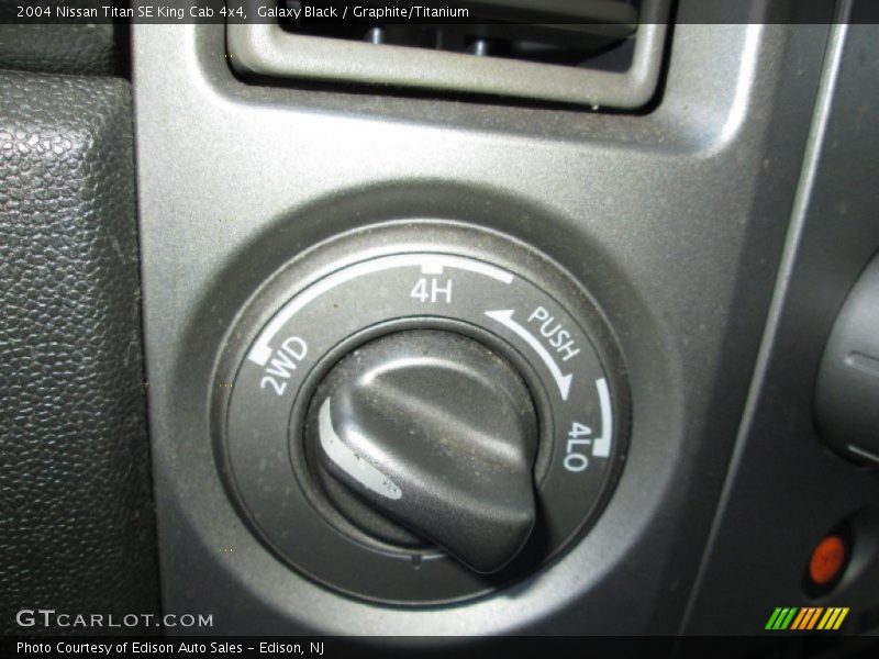 Galaxy Black / Graphite/Titanium 2004 Nissan Titan SE King Cab 4x4