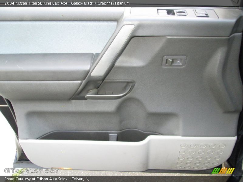 Galaxy Black / Graphite/Titanium 2004 Nissan Titan SE King Cab 4x4