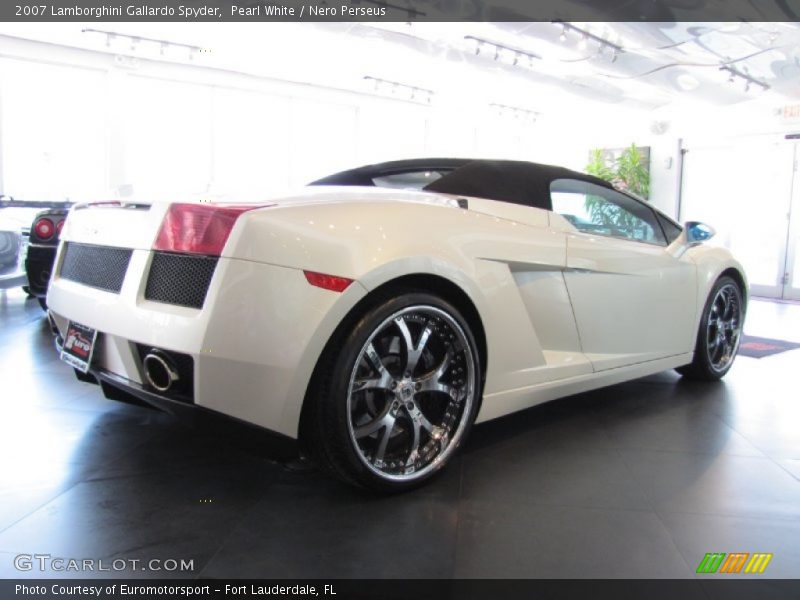 Pearl White / Nero Perseus 2007 Lamborghini Gallardo Spyder