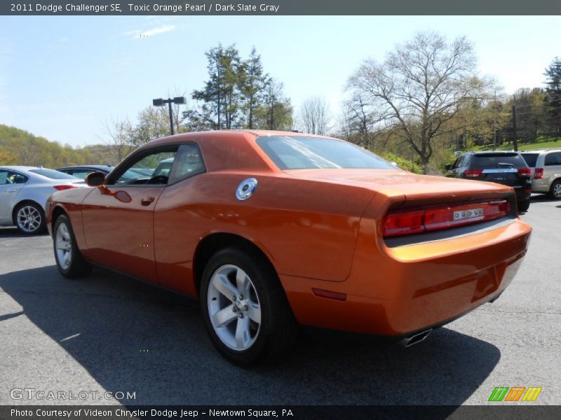 Toxic Orange Pearl / Dark Slate Gray 2011 Dodge Challenger SE