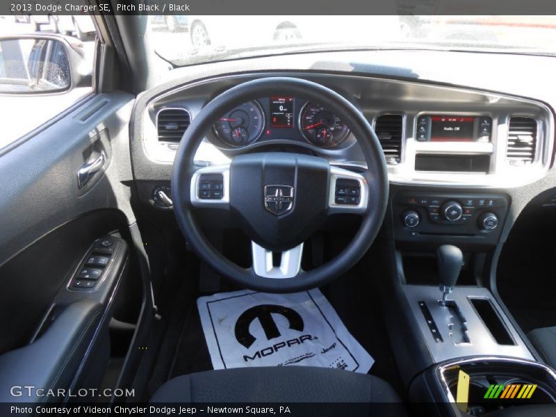Pitch Black / Black 2013 Dodge Charger SE