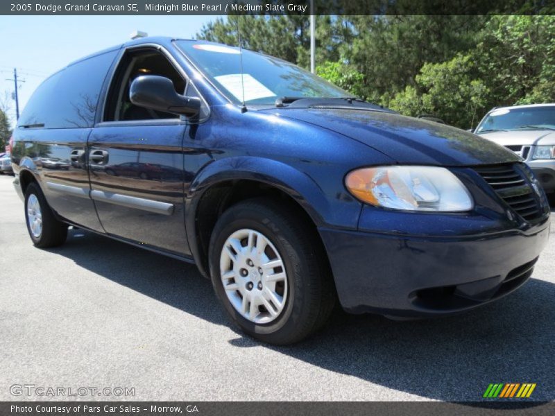 Front 3/4 View of 2005 Grand Caravan SE