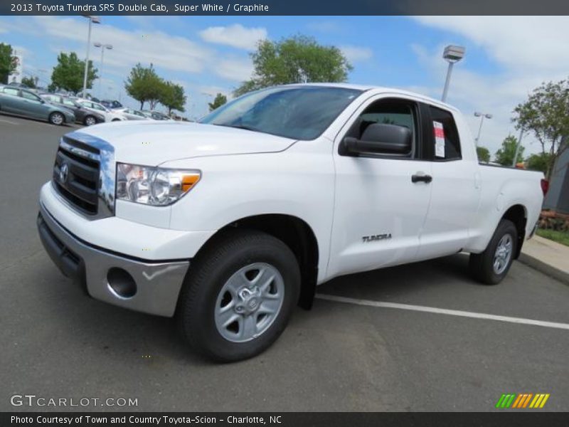 Front 3/4 View of 2013 Tundra SR5 Double Cab