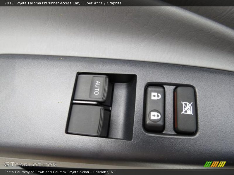 Super White / Graphite 2013 Toyota Tacoma Prerunner Access Cab