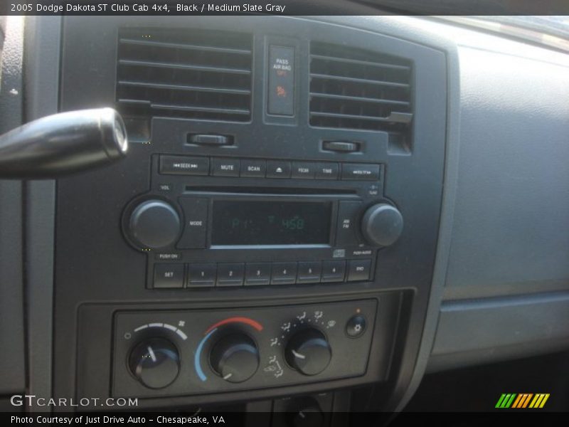 Black / Medium Slate Gray 2005 Dodge Dakota ST Club Cab 4x4