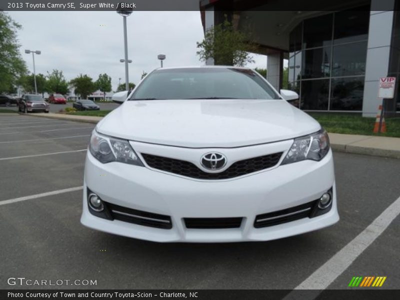 Super White / Black 2013 Toyota Camry SE