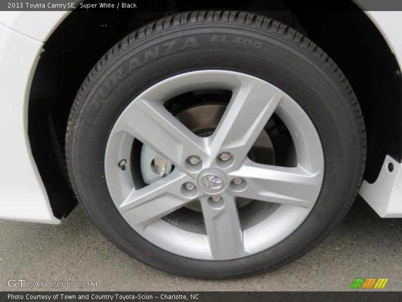 Super White / Black 2013 Toyota Camry SE