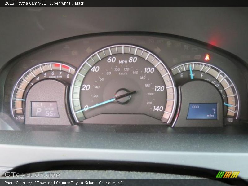 Super White / Black 2013 Toyota Camry SE