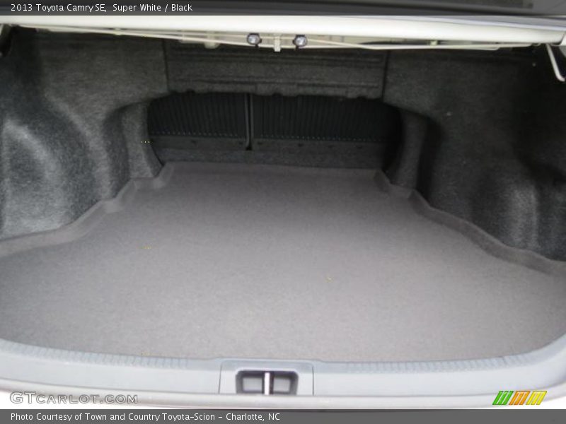 Super White / Black 2013 Toyota Camry SE