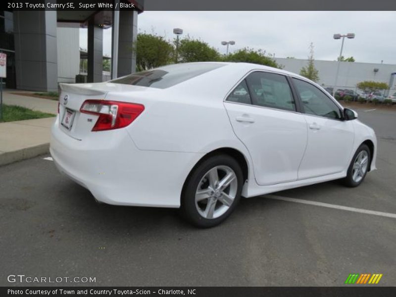 Super White / Black 2013 Toyota Camry SE