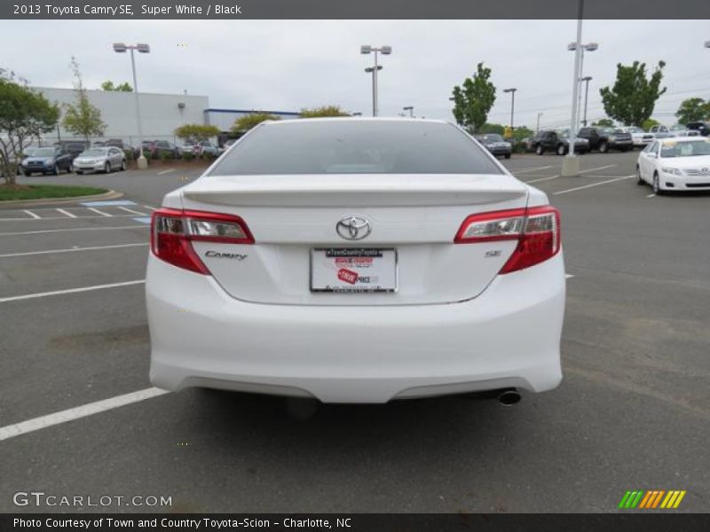 Super White / Black 2013 Toyota Camry SE