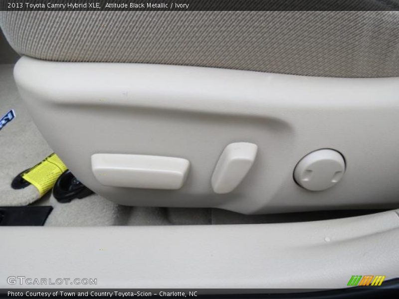 Attitude Black Metallic / Ivory 2013 Toyota Camry Hybrid XLE