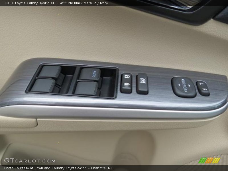 Attitude Black Metallic / Ivory 2013 Toyota Camry Hybrid XLE