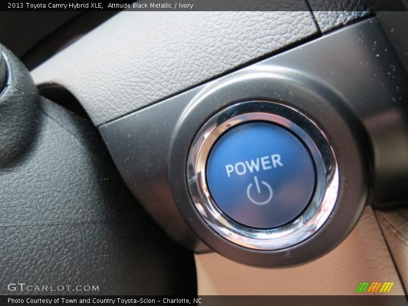 Attitude Black Metallic / Ivory 2013 Toyota Camry Hybrid XLE