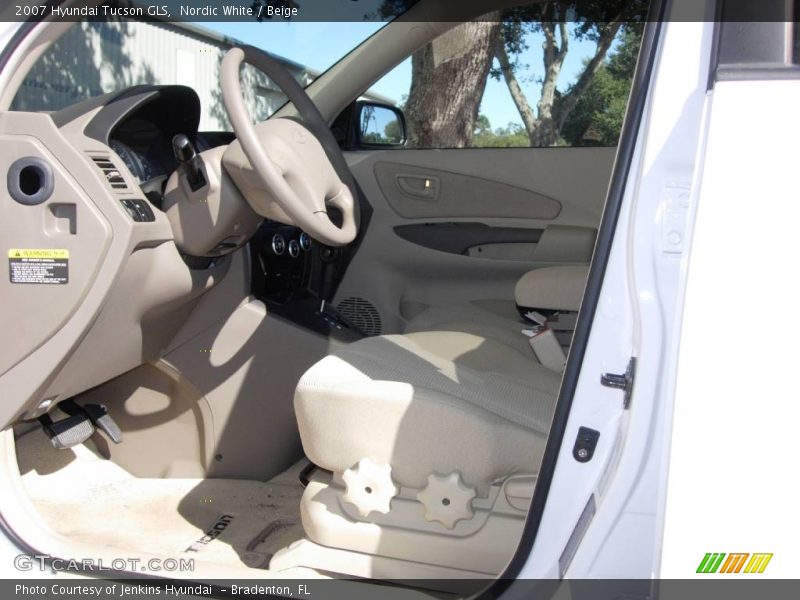 Nordic White / Beige 2007 Hyundai Tucson GLS