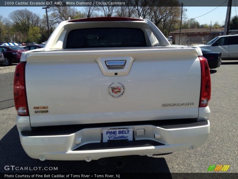 White Diamond / Cocoa/Cashmere 2009 Cadillac Escalade EXT AWD