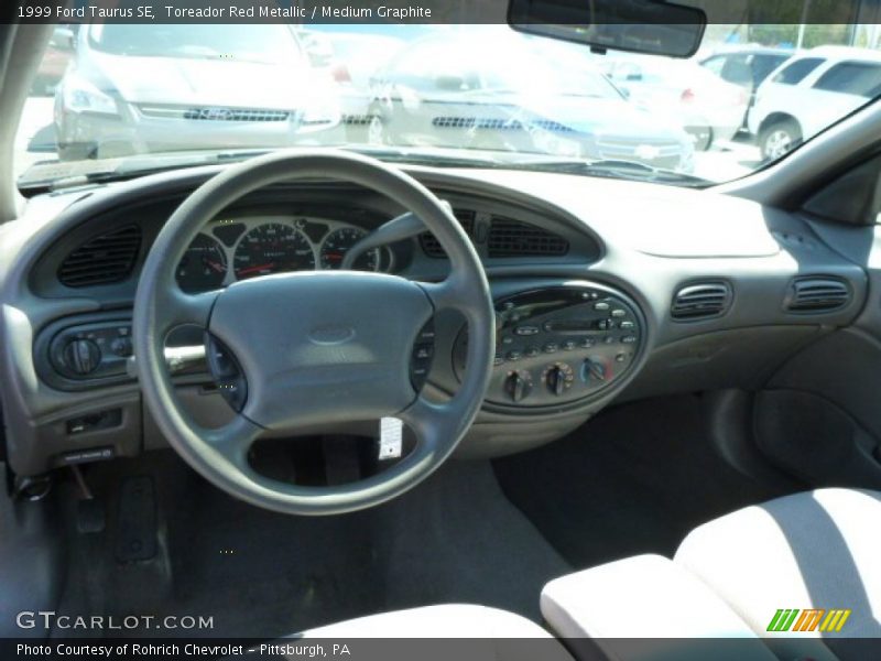 Toreador Red Metallic / Medium Graphite 1999 Ford Taurus SE