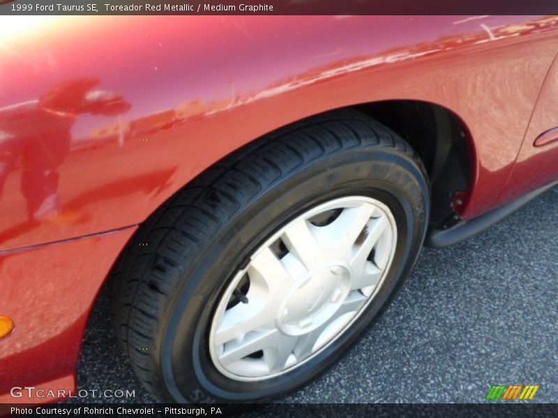 Toreador Red Metallic / Medium Graphite 1999 Ford Taurus SE