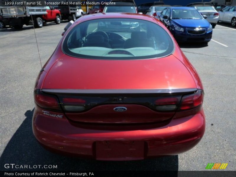 Toreador Red Metallic / Medium Graphite 1999 Ford Taurus SE
