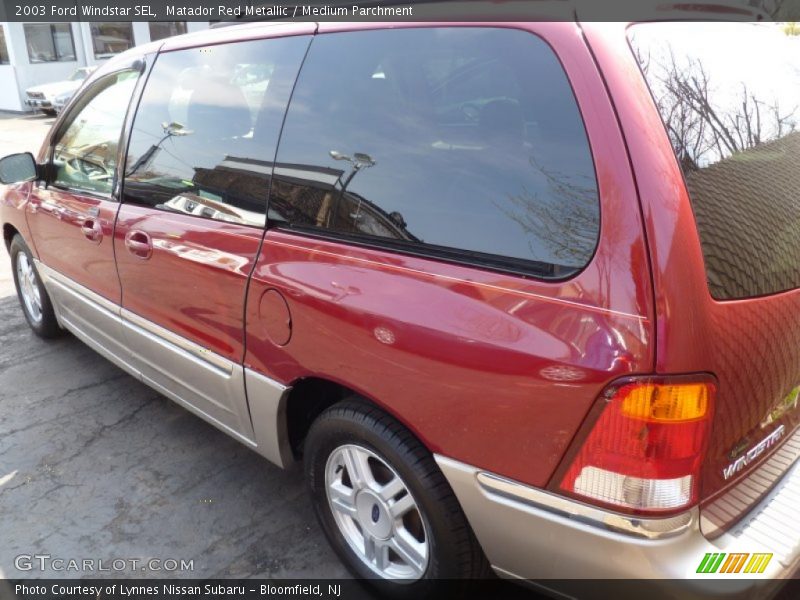 Matador Red Metallic / Medium Parchment 2003 Ford Windstar SEL