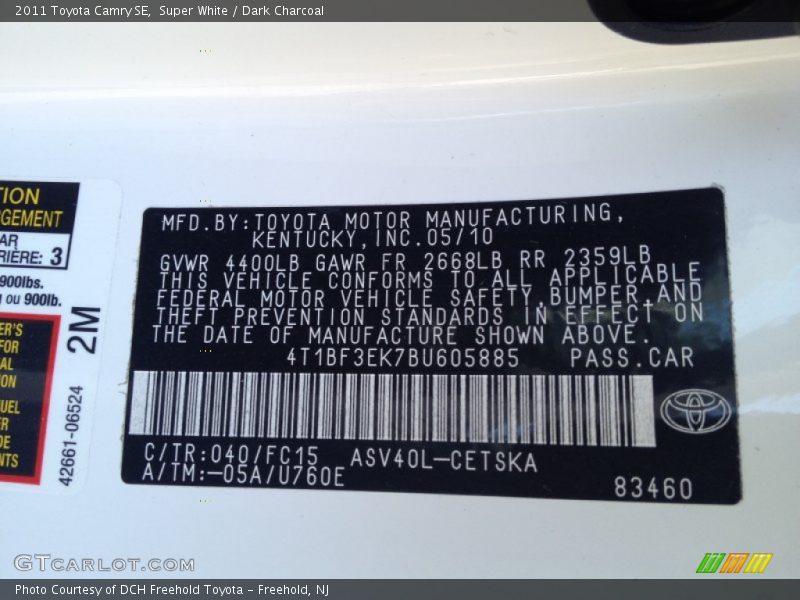 Super White / Dark Charcoal 2011 Toyota Camry SE