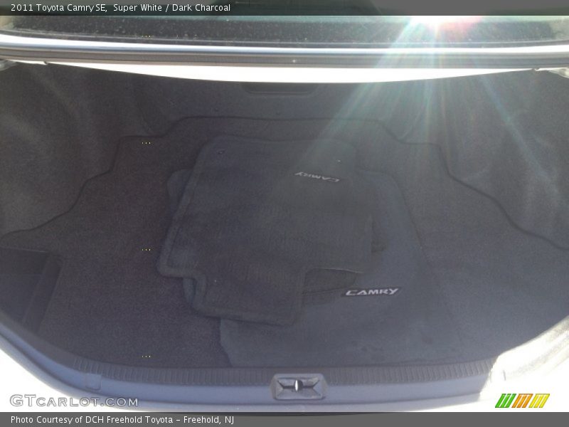 Super White / Dark Charcoal 2011 Toyota Camry SE