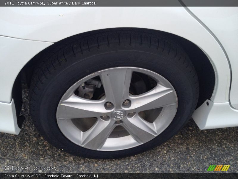 Super White / Dark Charcoal 2011 Toyota Camry SE