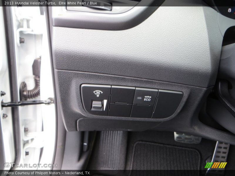 Elite White Pearl / Blue 2013 Hyundai Veloster Turbo