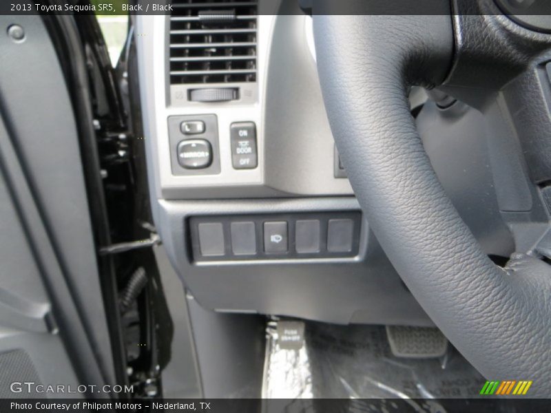 Black / Black 2013 Toyota Sequoia SR5