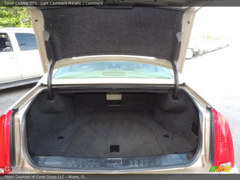 Light Cashmere Metallic / Cashmere 2006 Cadillac DTS