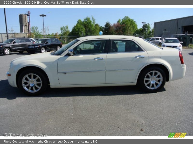 Cool Vanilla White / Dark Slate Gray 2009 Chrysler 300 C HEMI